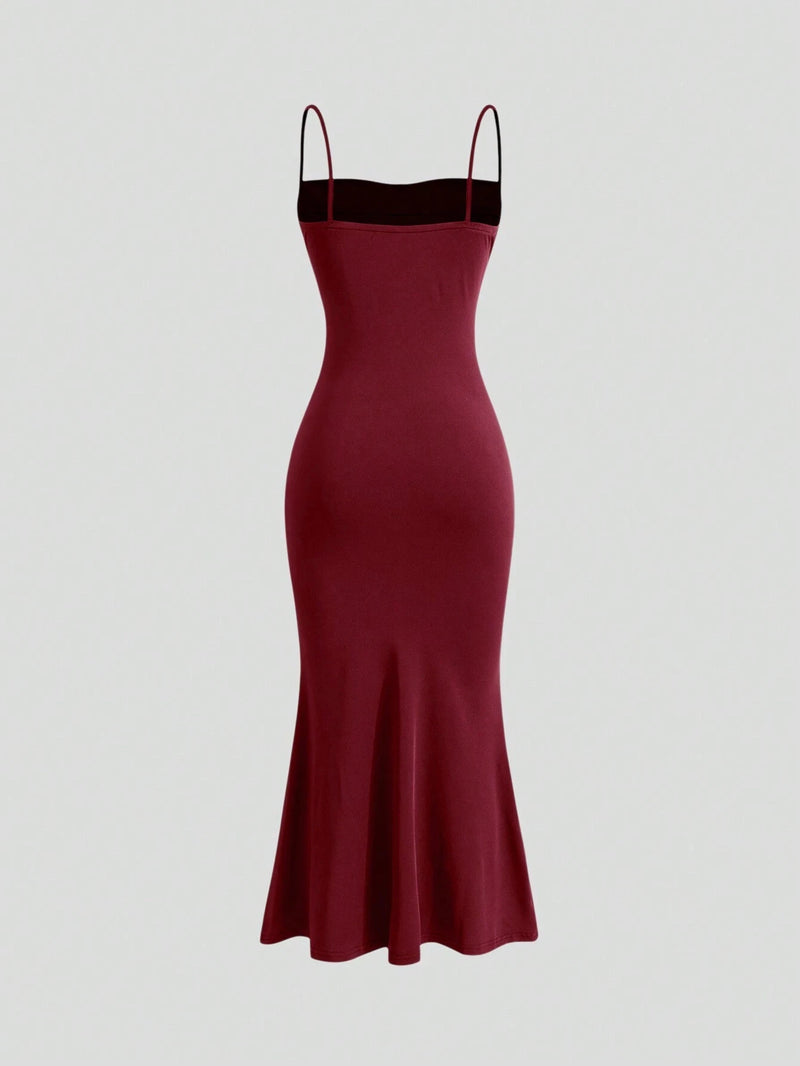 Vestido Longo Feminino Ajustado e Babado na Barra