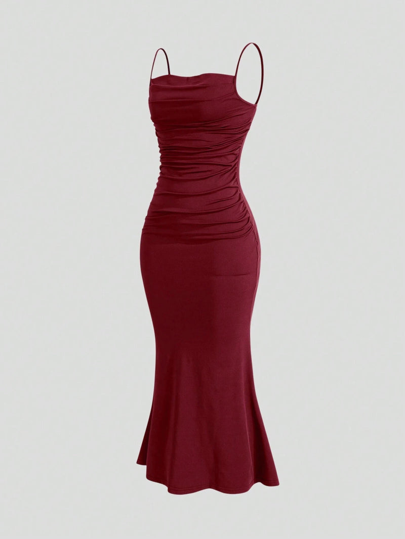 Vestido Longo Feminino Ajustado e Babado na Barra